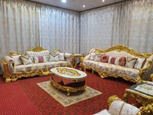 Laura's Royal Salon